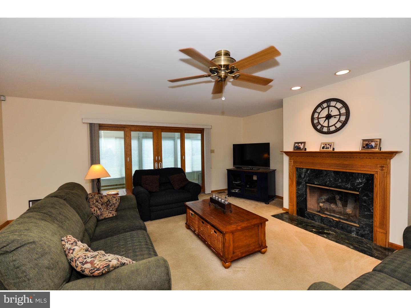 976 Barretts Run Road Bridgeton, NJ 08302 - Photo 4 of 25 Living Room