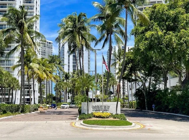 $495,000 | 20505 East Country Club Drive, Unit PH33, Miami, FL 33180