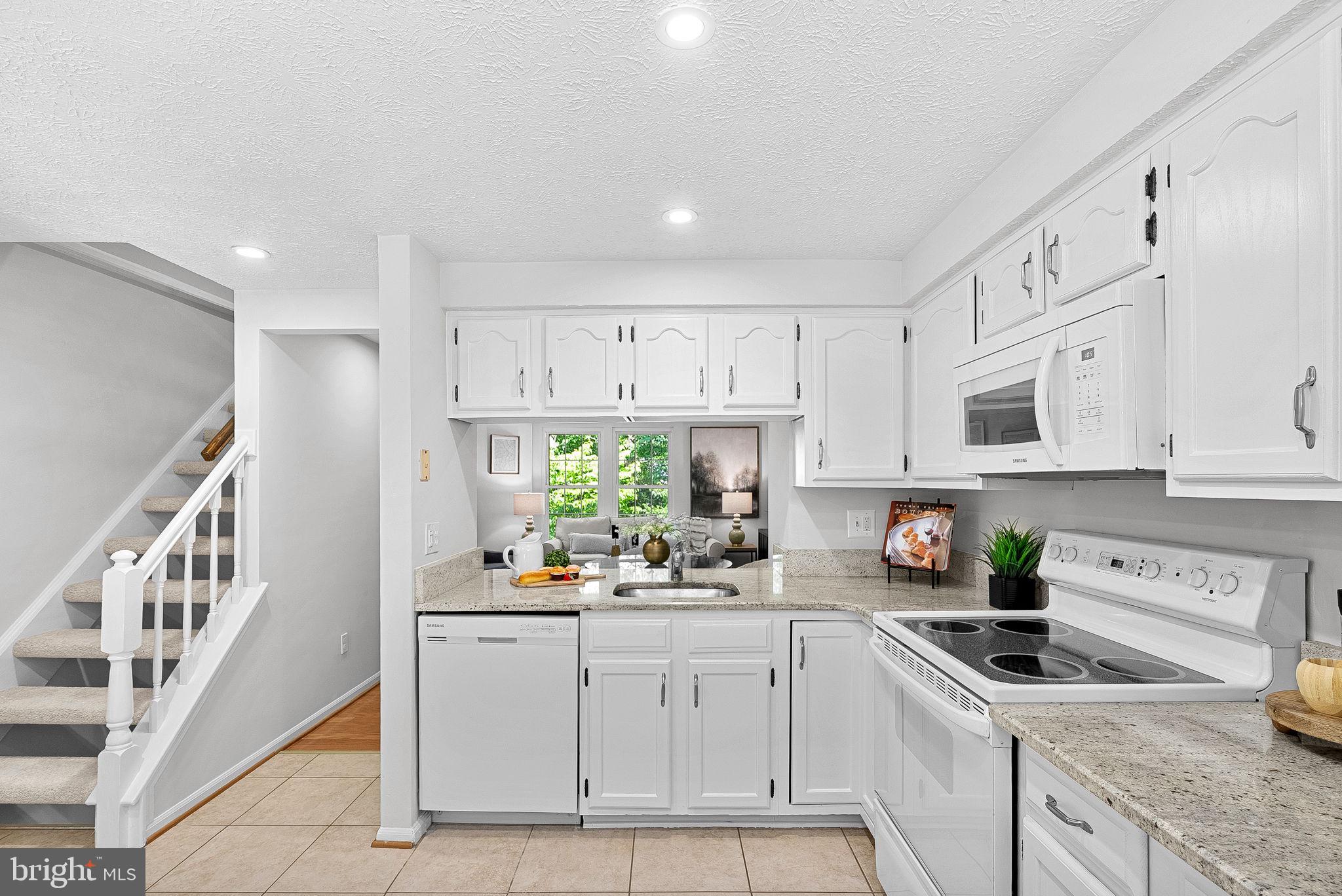 11908 Fieldthorn Court Reston, VA 20194 - Photo 10 of 47