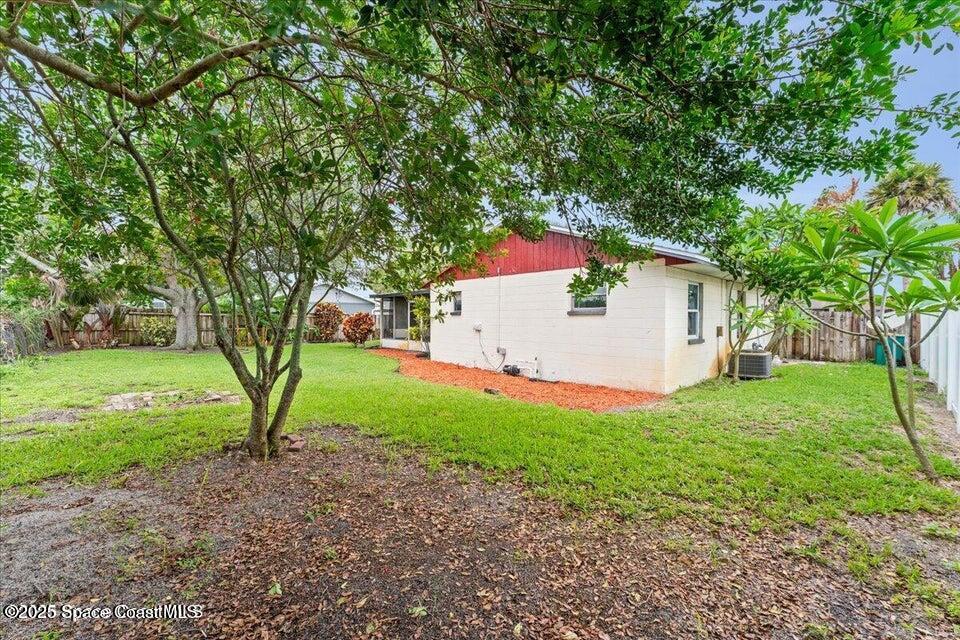 1527 Spruce Road Melbourne, FL 32935 - Photo 17 of 24 side backyard
