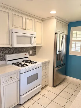 $560,000 | 26172 Rainbow Glen Drive, Newhall, CA 91321