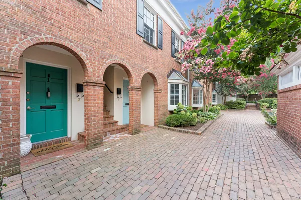 $2,700 | 220 North St Asaph Street, Unit A, Alexandria, VA 22314