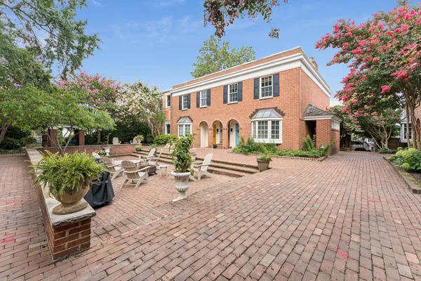 $2,700 | 220 North St Asaph Street, Unit A, Alexandria, VA 22314