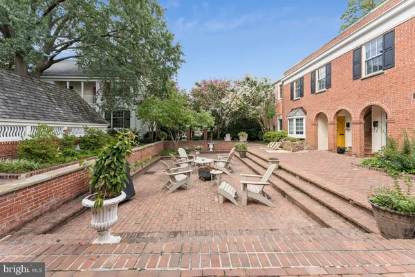 $2,700 | 220 North St Asaph Street, Unit A, Alexandria, VA 22314