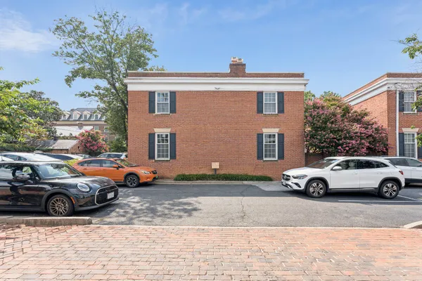 $2,700 | 220 North St Asaph Street, Unit A, Alexandria, VA 22314