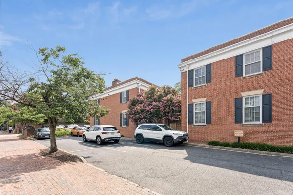 $2,700 | 220 North St Asaph Street, Unit A, Alexandria, VA 22314