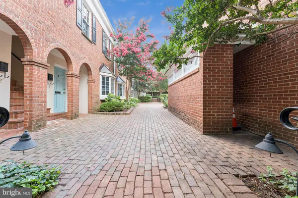 $2,700 | 220 North St Asaph Street, Unit A, Alexandria, VA 22314