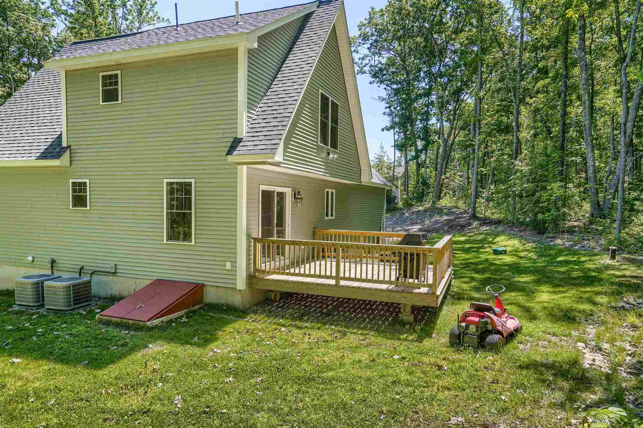 29 3rd Street Windham, NH 03087 - Photo 2 of 25