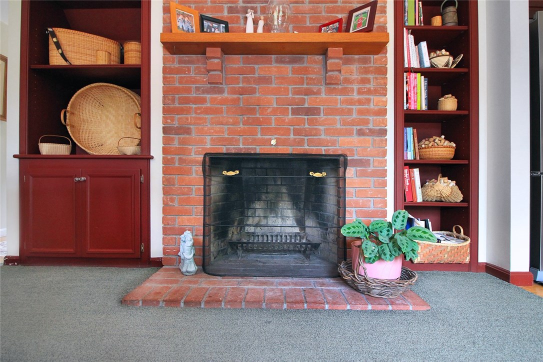 105 Wapping Road Portsmouth, RI 02871 - Photo 9 of 37 Gallery Image 9