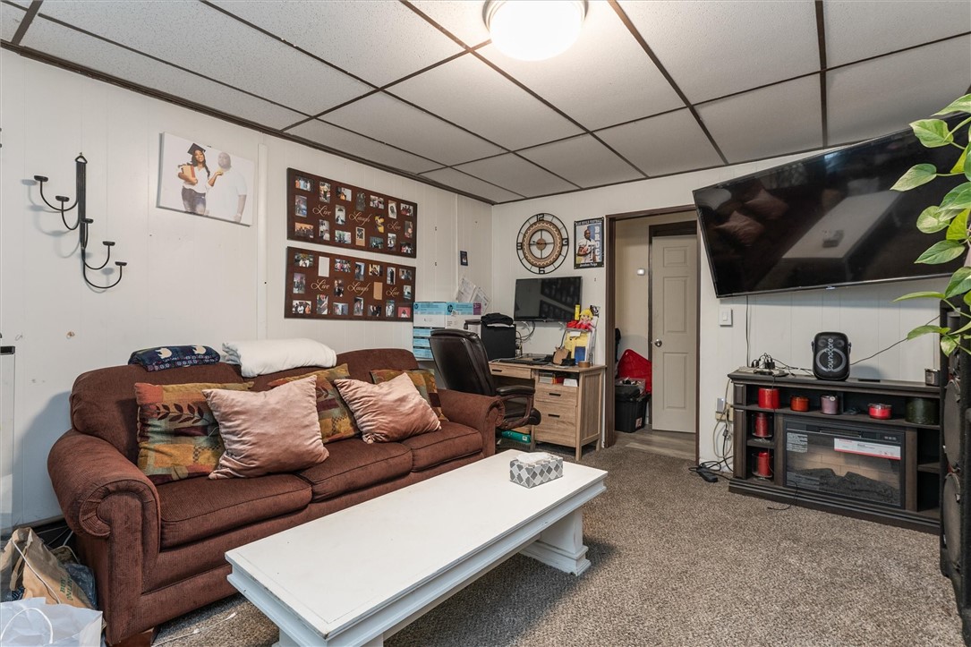 807 Ave D Rochester, NY 14621 - Photo 7 of 24