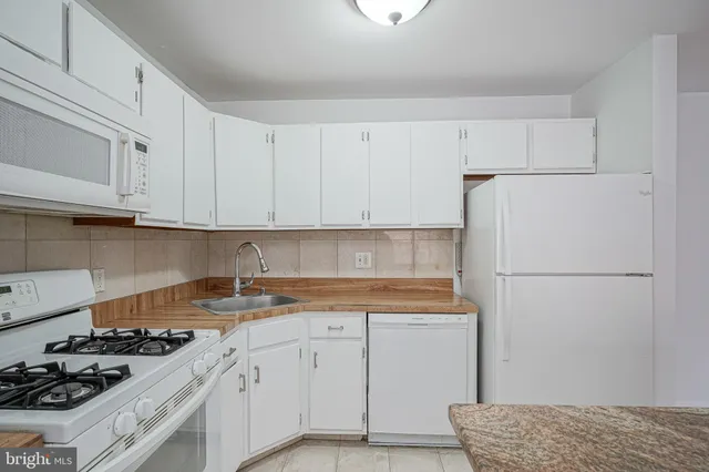 $1,925 | 2012 Raven's Row, Marlton, NJ 08053