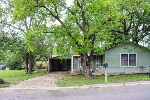 $140,000 | 803 3rd Street, Lockhart, TX 78644
