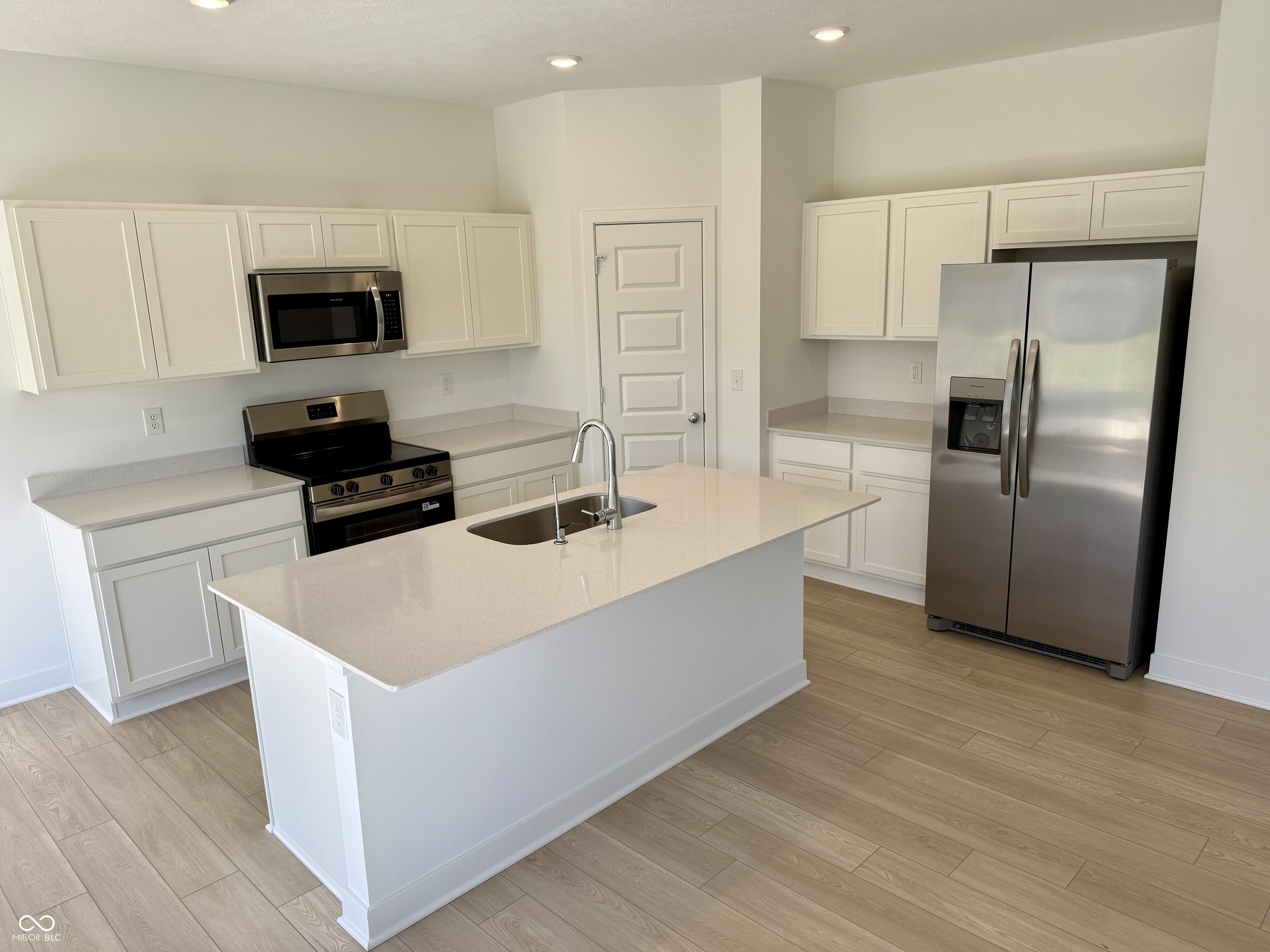 11911 Moorfield Lane Indianapolis, IN 46235 - Photo 3 of 7