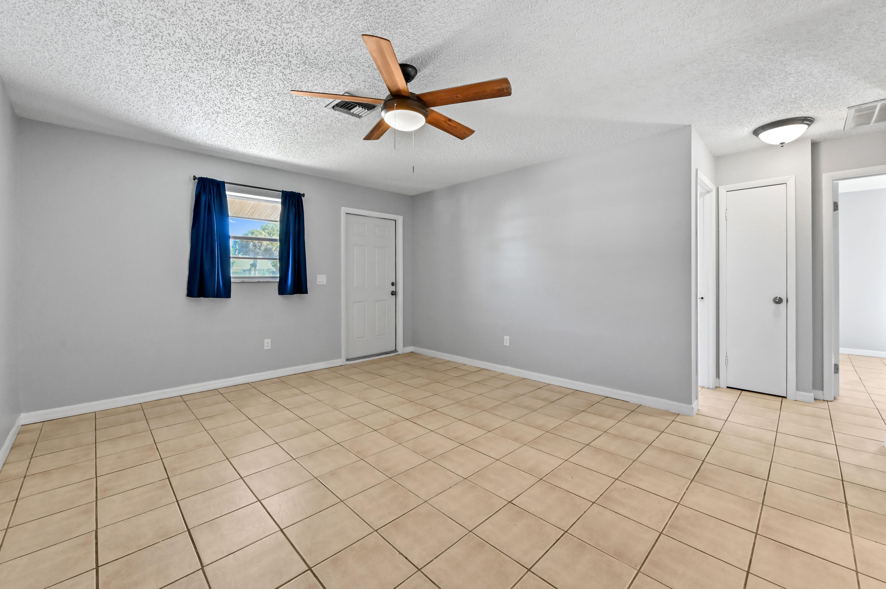 4548-4550 Southeast Salvatori Road Stuart, FL 34997 - Photo 27 of 41 04 Living room 03