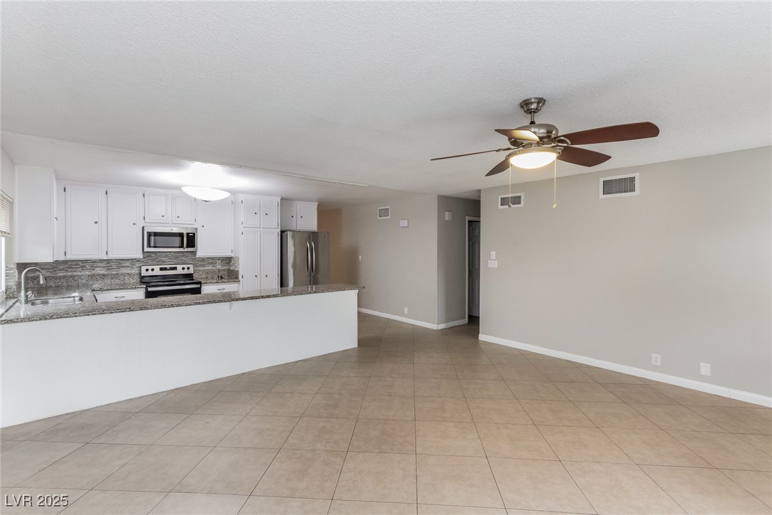 4737 Monaco Road Las Vegas, NV 89121 - Photo 4 of 21 Kitchen with stainless steel appliances, a peninsu