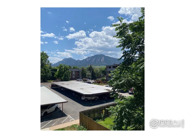 a view of a outdoor space with seating area