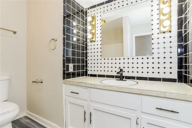 $1,515 | 1914 Willow Street, Higginsville, MO 64037