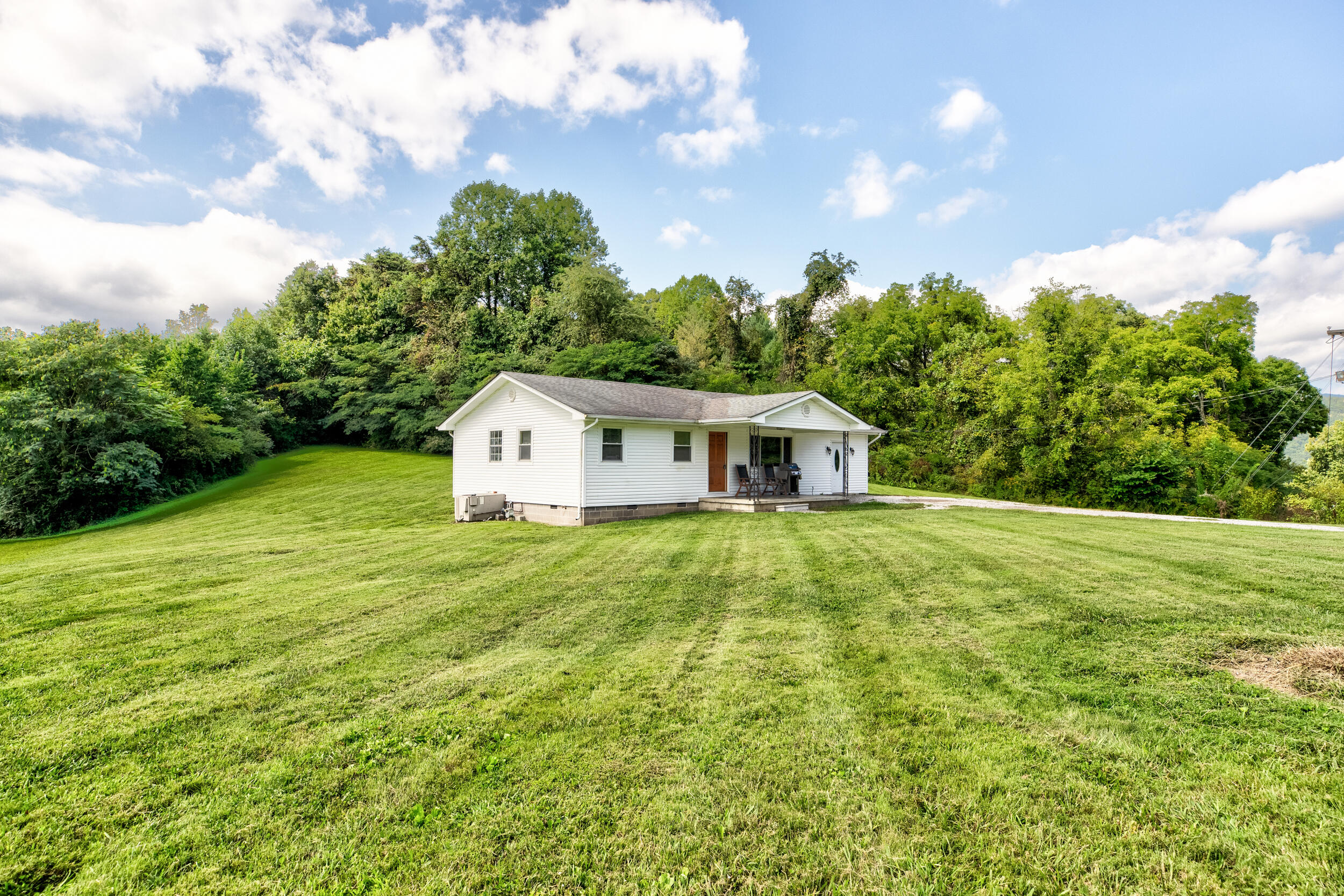 230 Asbury Road Jacksboro, TN 37757 - Photo 2 of 17 230 Asbury Rd-2