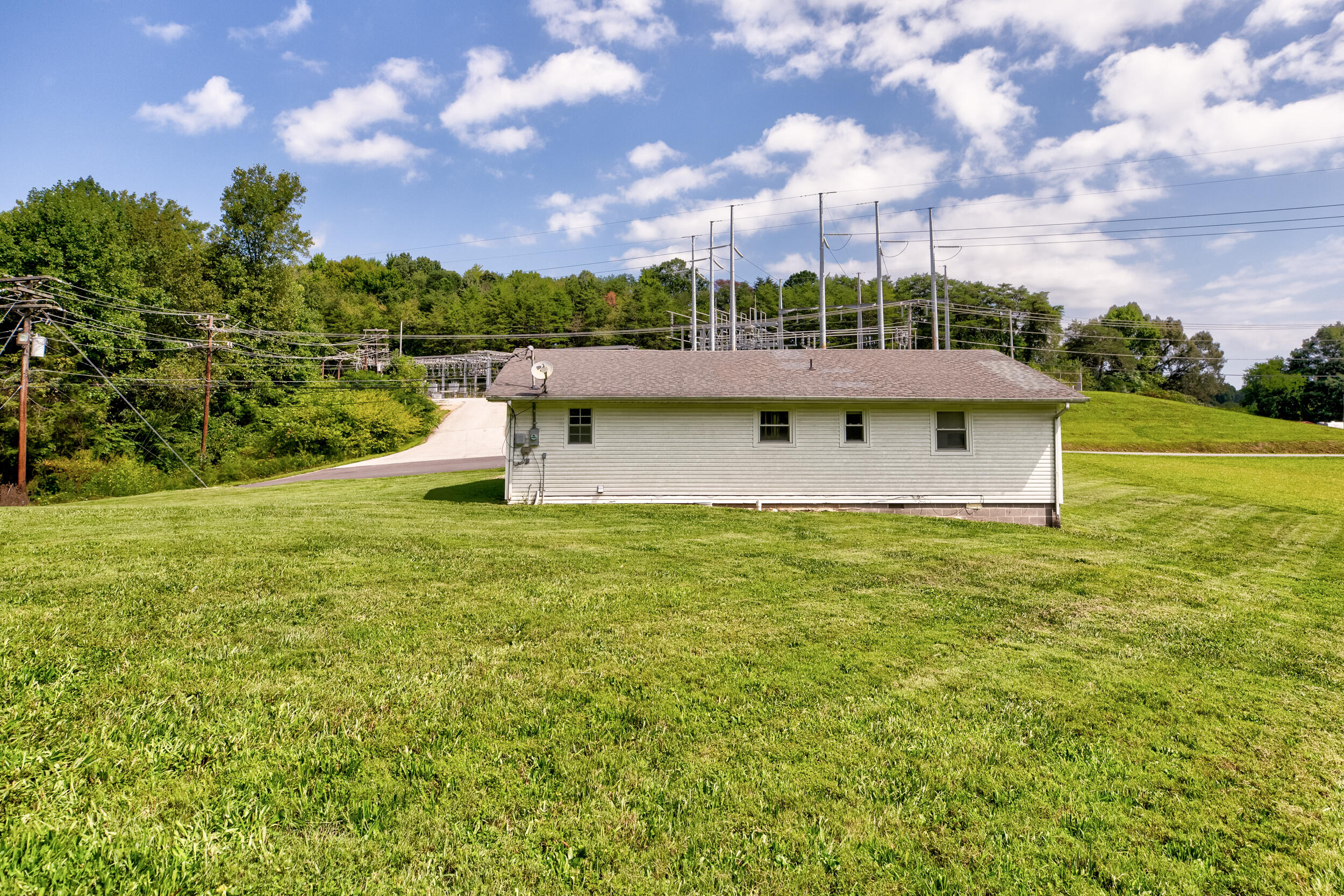 230 Asbury Road Jacksboro, TN 37757 - Photo 3 of 17 230 Asbury Rd-4