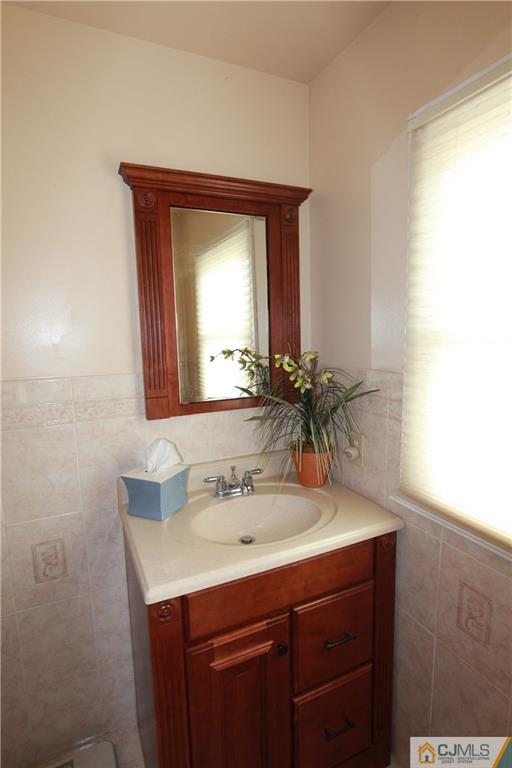 131 Edison Avenue Edison, NJ 08820 - Photo 15 of 23 Gallery Image 15