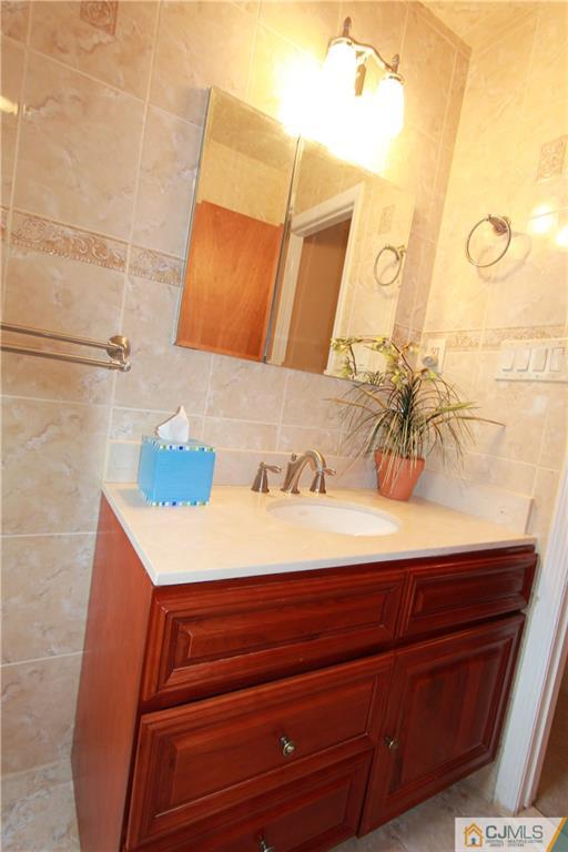 131 Edison Avenue Edison, NJ 08820 - Photo 20 of 23 Gallery Image 20
