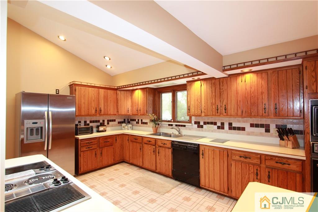 131 Edison Avenue Edison, NJ 08820 - Photo 3 of 23 Gallery Image 3