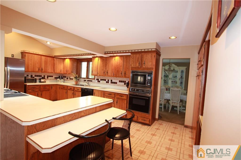 131 Edison Avenue Edison, NJ 08820 - Photo 4 of 23 Gallery Image 4