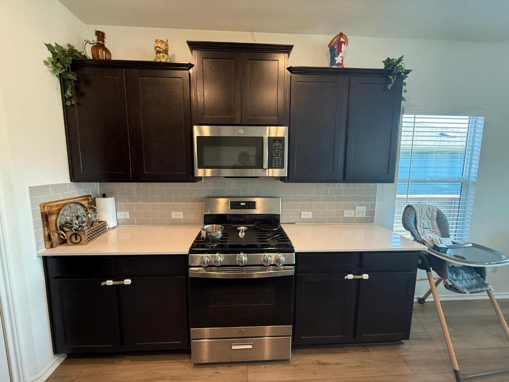 380 Mendoza Kyle, TX 78640 - Photo 5 of 28 a kitchen with a sink and a stove