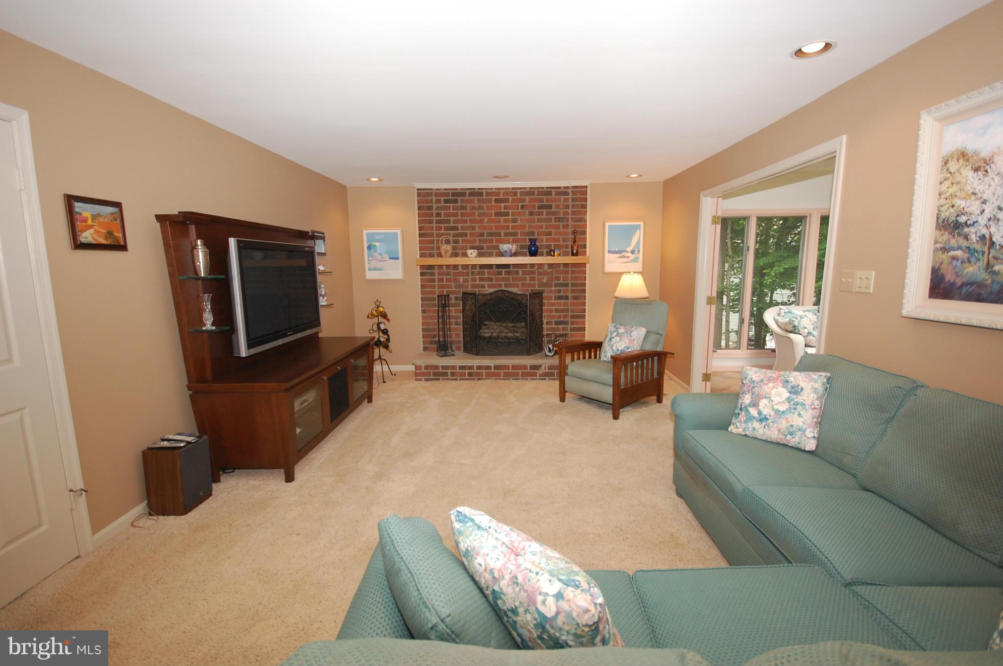 7105 Rivers View Court Columbia, MD 21044 - Photo 12 of 28 Family Room