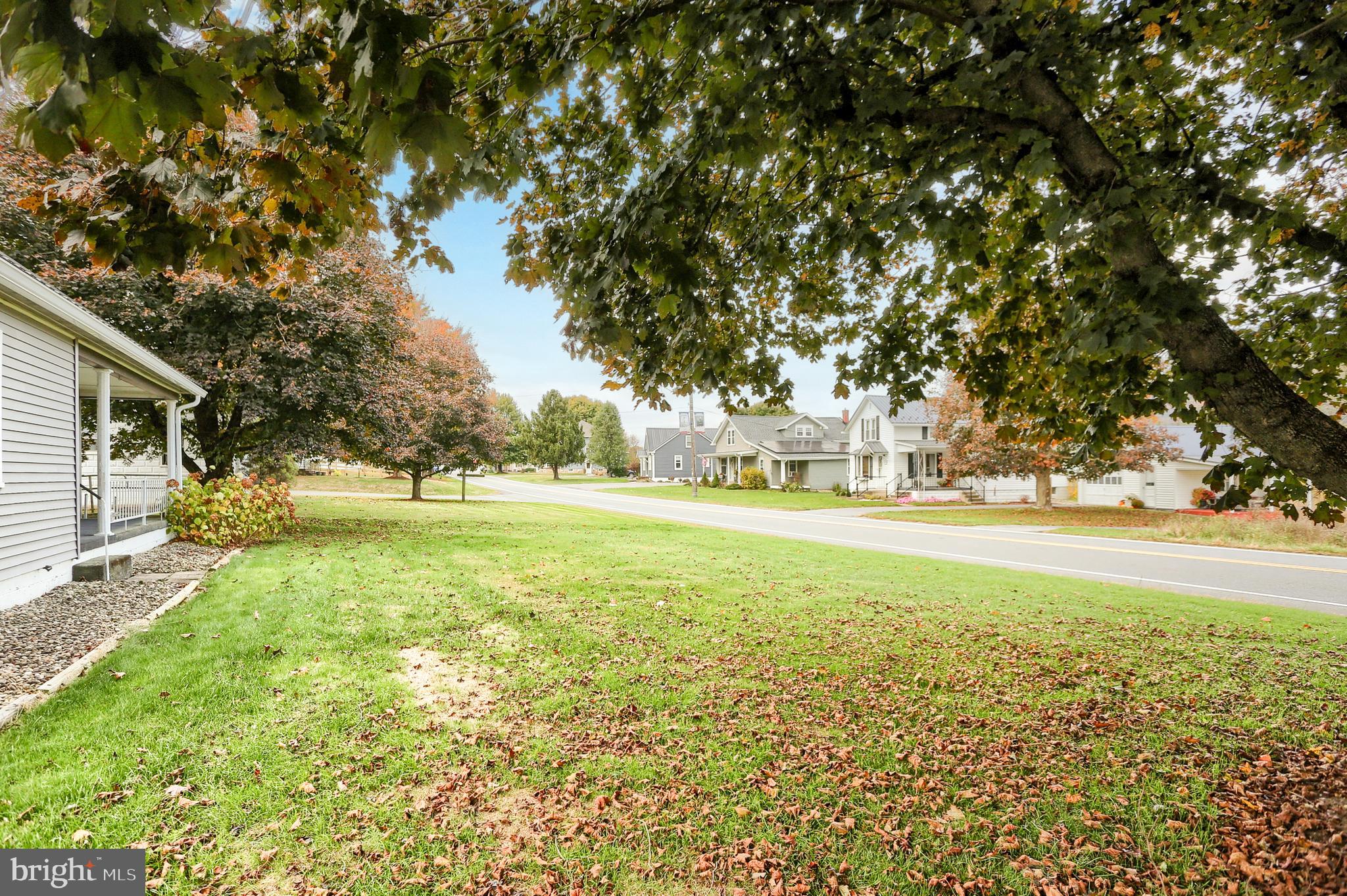 858 Main Street Richfield, PA 17086 - Photo 4 of 29 a view of yard with green space