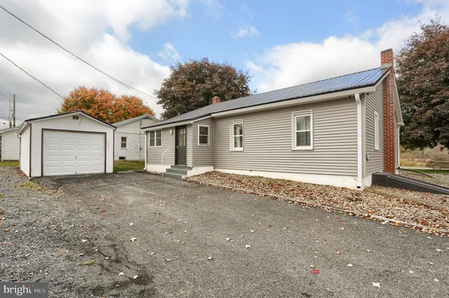 a view of a house with a backyard