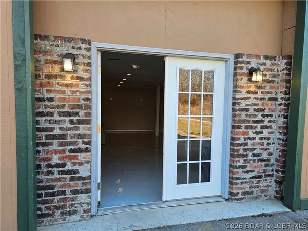 $495,000 | 473 W Highway, Eldon, MO 65026