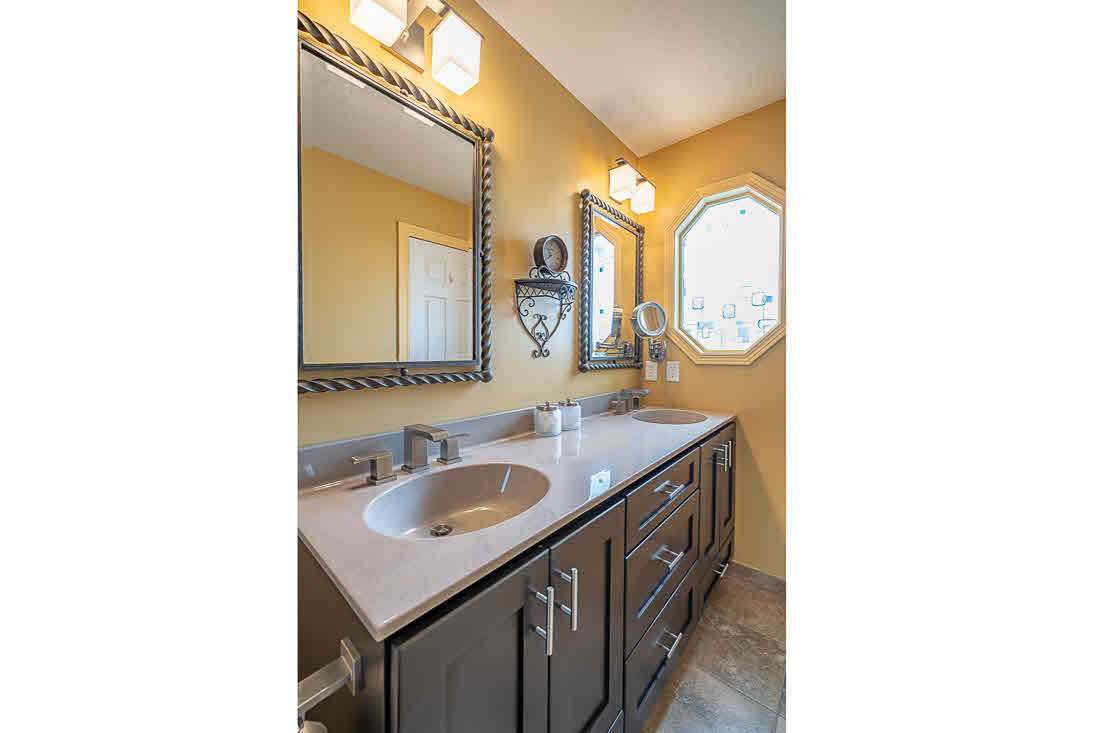 2087 Ashford Road Bettendorf, IA 52722 - Photo 13 of 24 Gallery Image 13