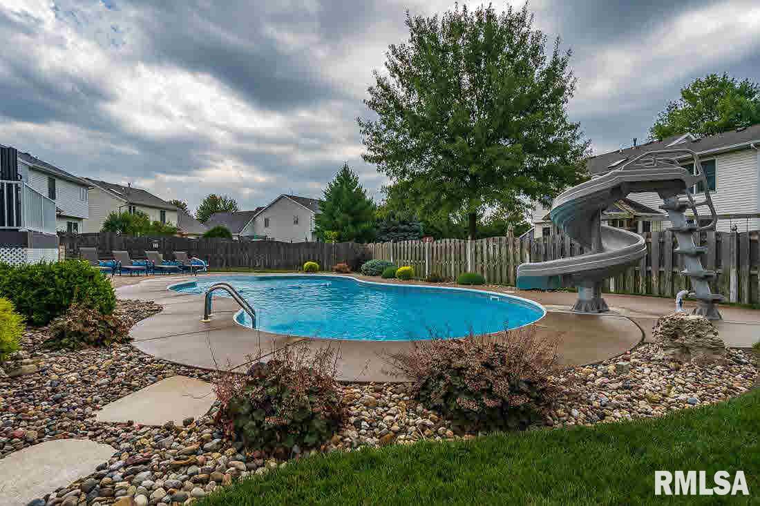 2087 Ashford Road Bettendorf, IA 52722 - Photo 23 of 24 Gallery Image 23