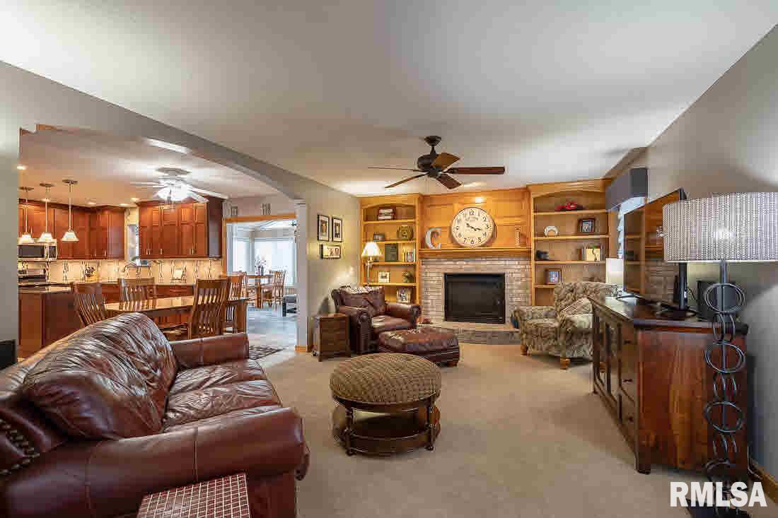 2087 Ashford Road Bettendorf, IA 52722 - Photo 8 of 24 Gallery Image 8