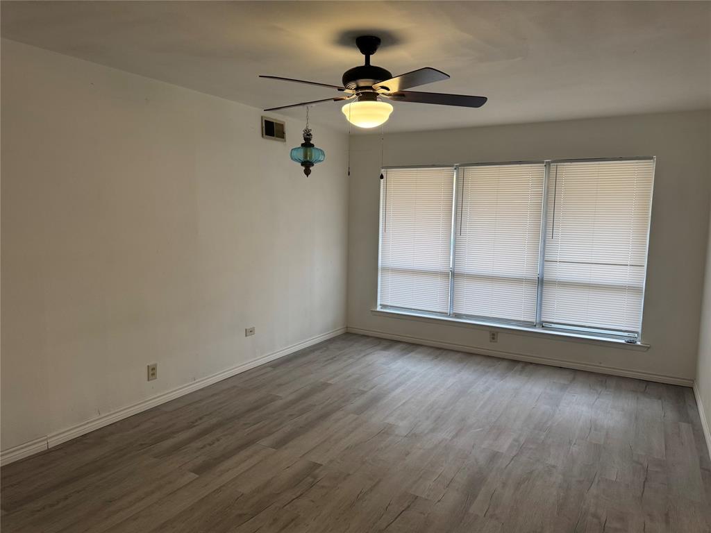617 Forest Lane Hurst, TX 76053 - Photo 5 of 20 Front Entry Room