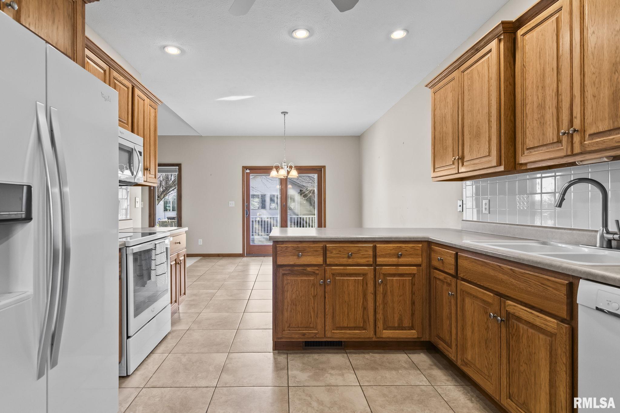 3500 Sandwood Drive Springfield, IL 62711 - Photo 14 of 38