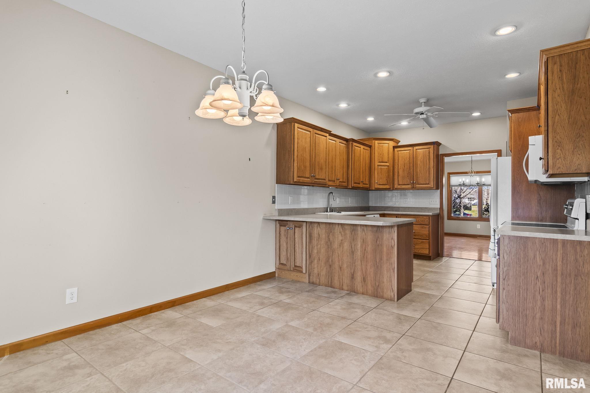 3500 Sandwood Drive Springfield, IL 62711 - Photo 15 of 38