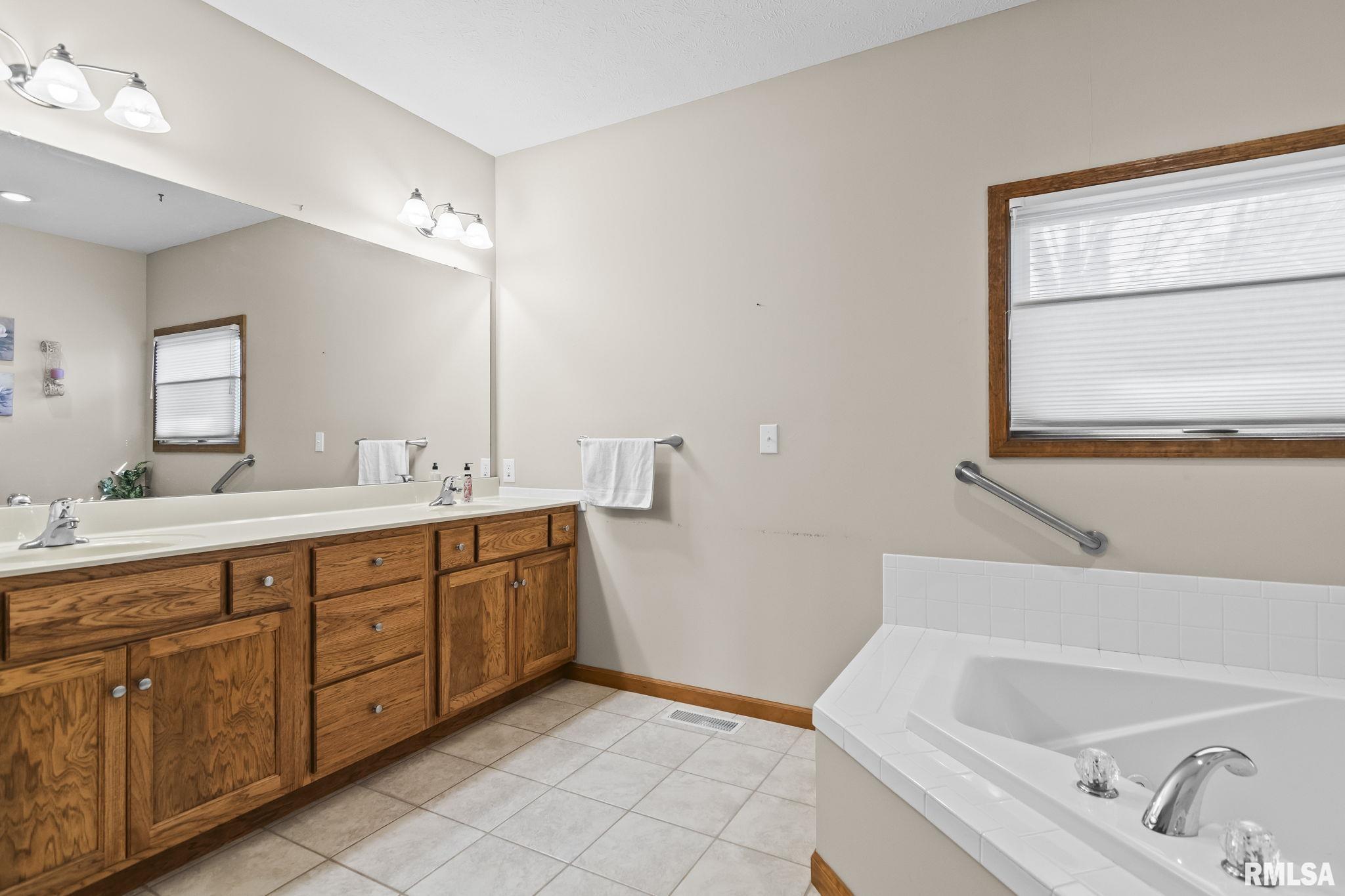 3500 Sandwood Drive Springfield, IL 62711 - Photo 23 of 38