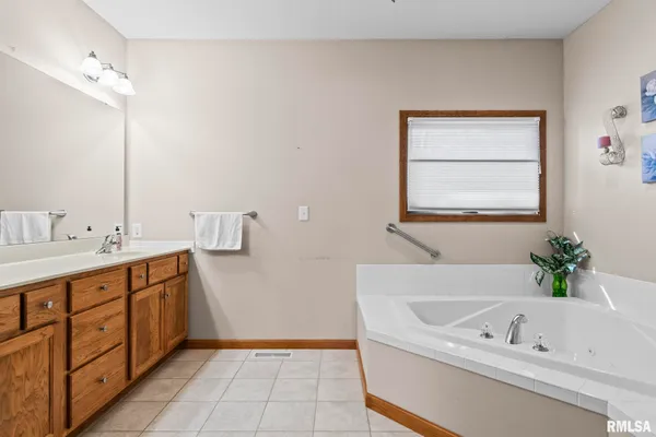 $380,000 | 3500 Sandwood Drive, Springfield, IL 62711