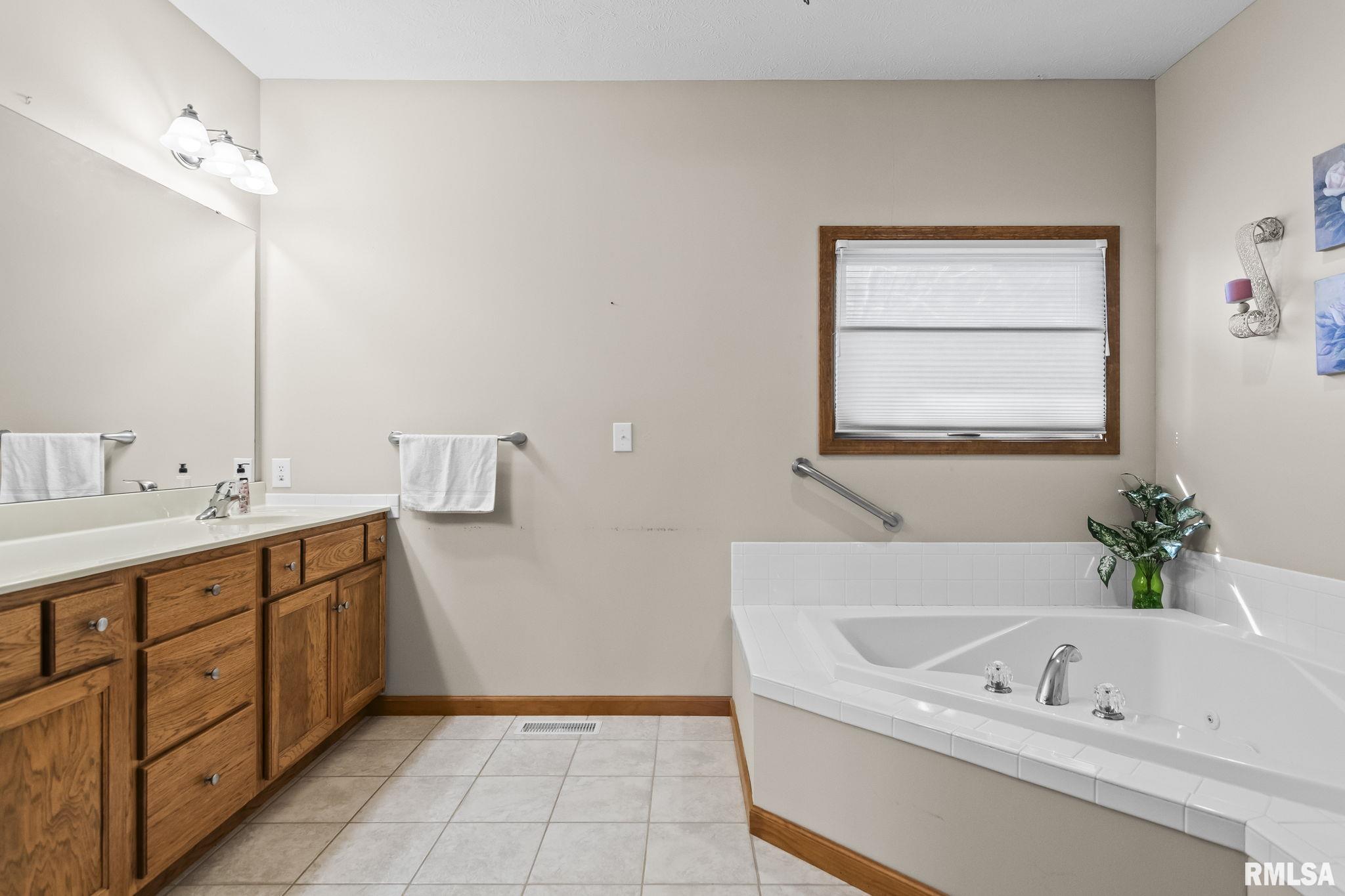 3500 Sandwood Drive Springfield, IL 62711 - Photo 24 of 38