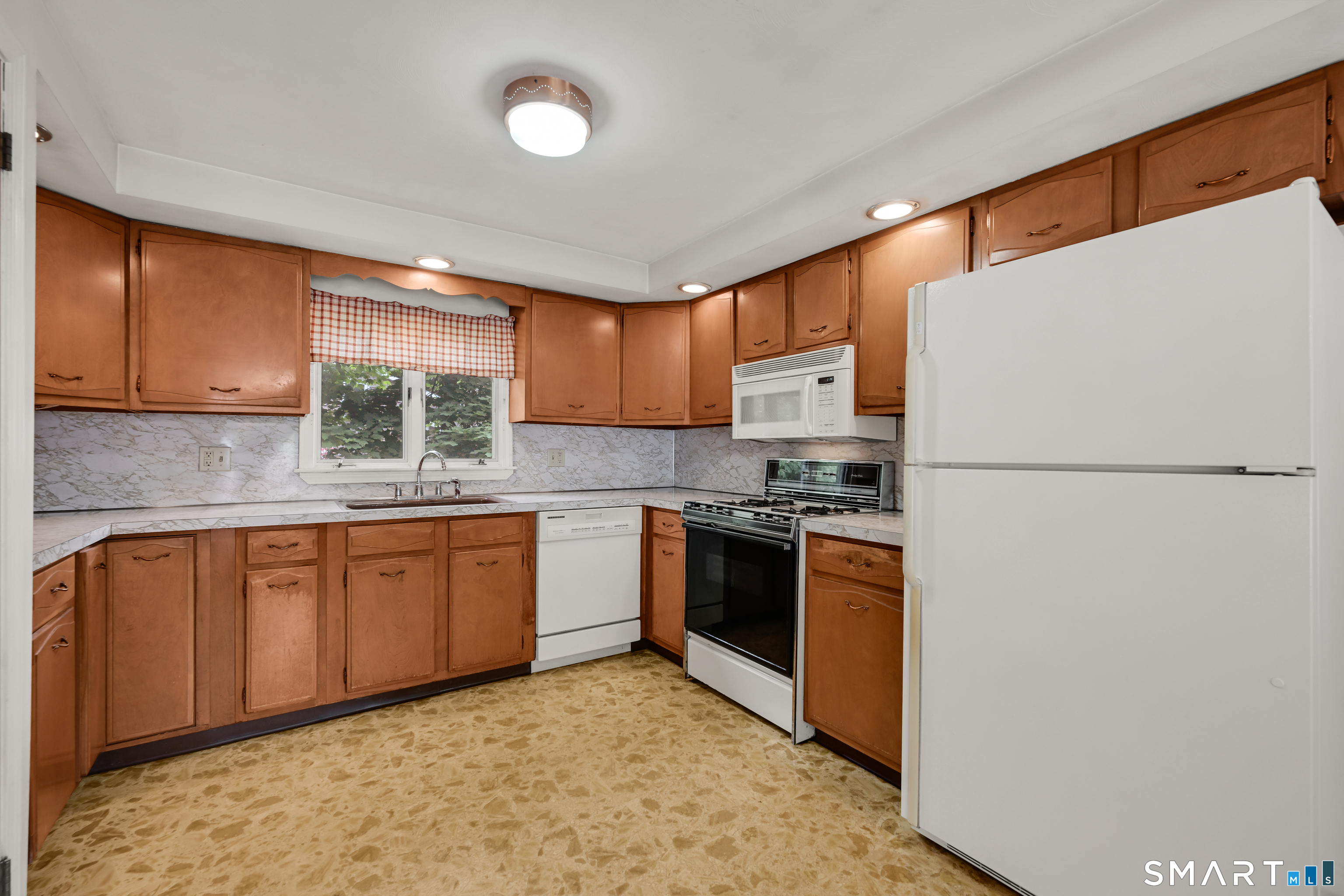 247 Stevens Street Bristol, CT 06010 - Photo 3 of 37