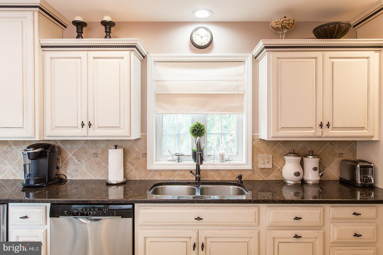 242 Browning Road Lancaster, PA 17602 - Photo 19 of 63 Tiled Backsplash