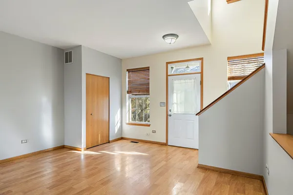 $2,200 | 614 Littleton Trail, Elgin, IL 60120