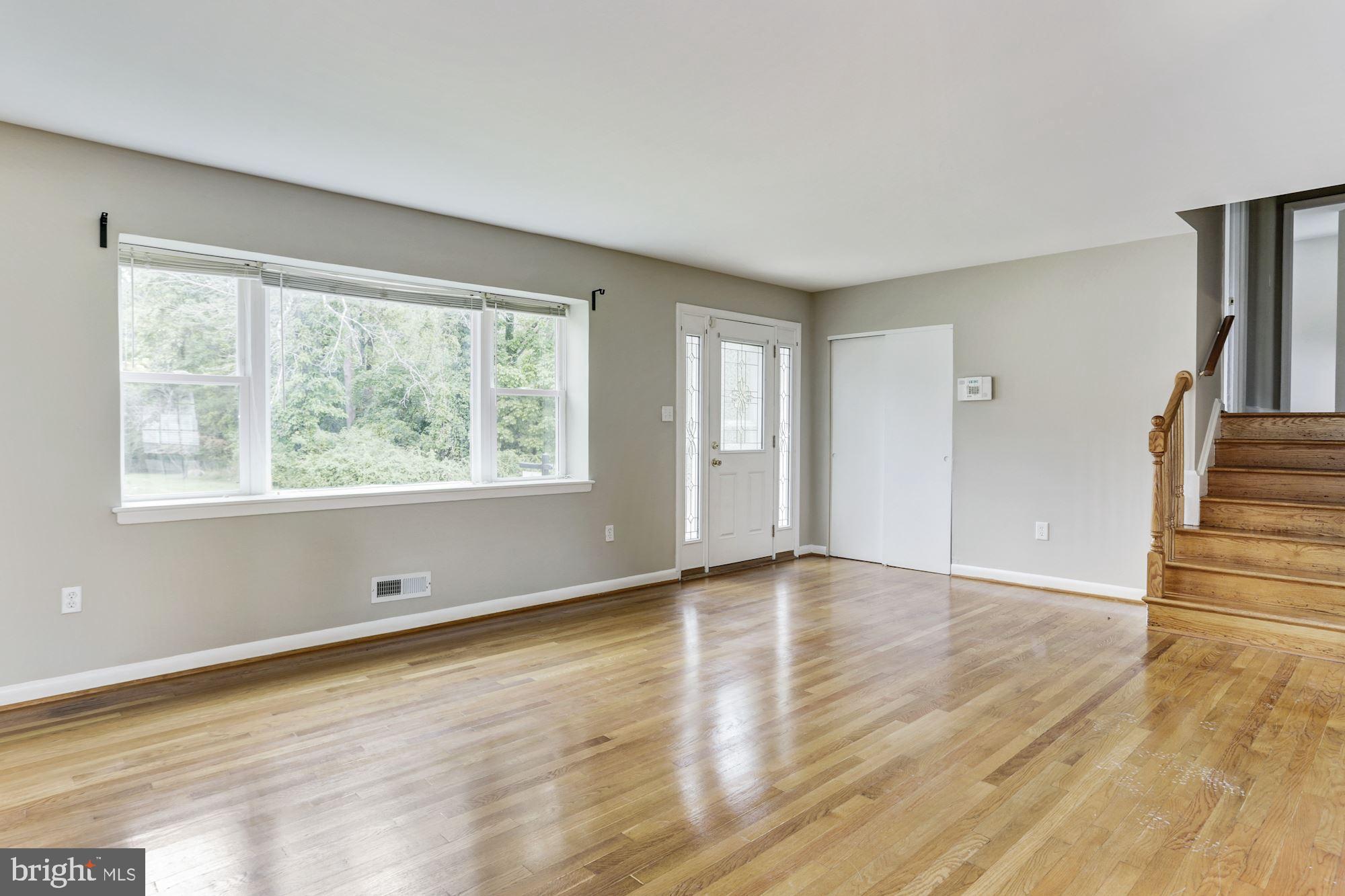 1211 Keithmont Road Baltimore, MD 21228 - Photo 2 of 23 Living Room