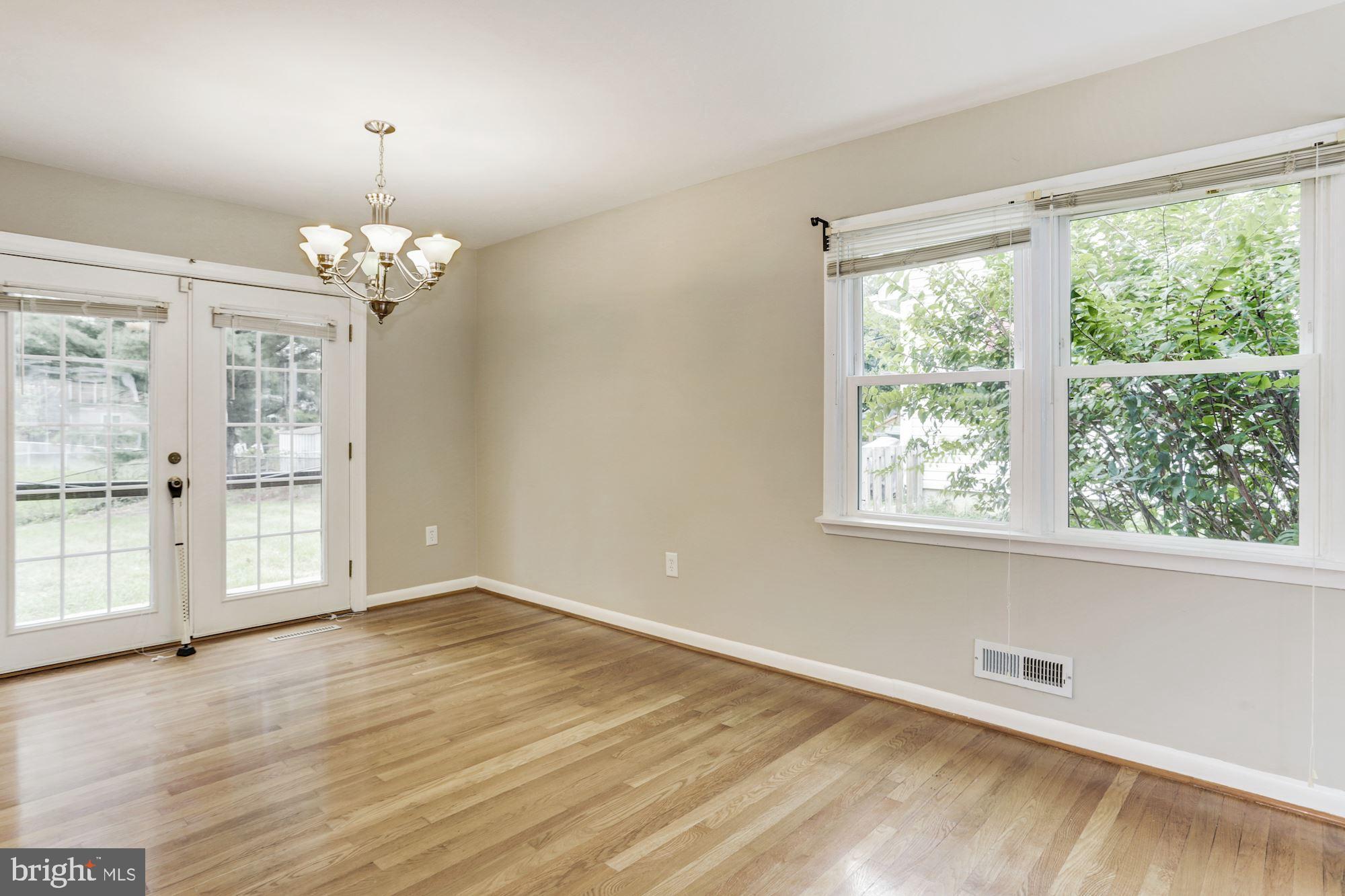 1211 Keithmont Road Baltimore, MD 21228 - Photo 4 of 23 Dining Room