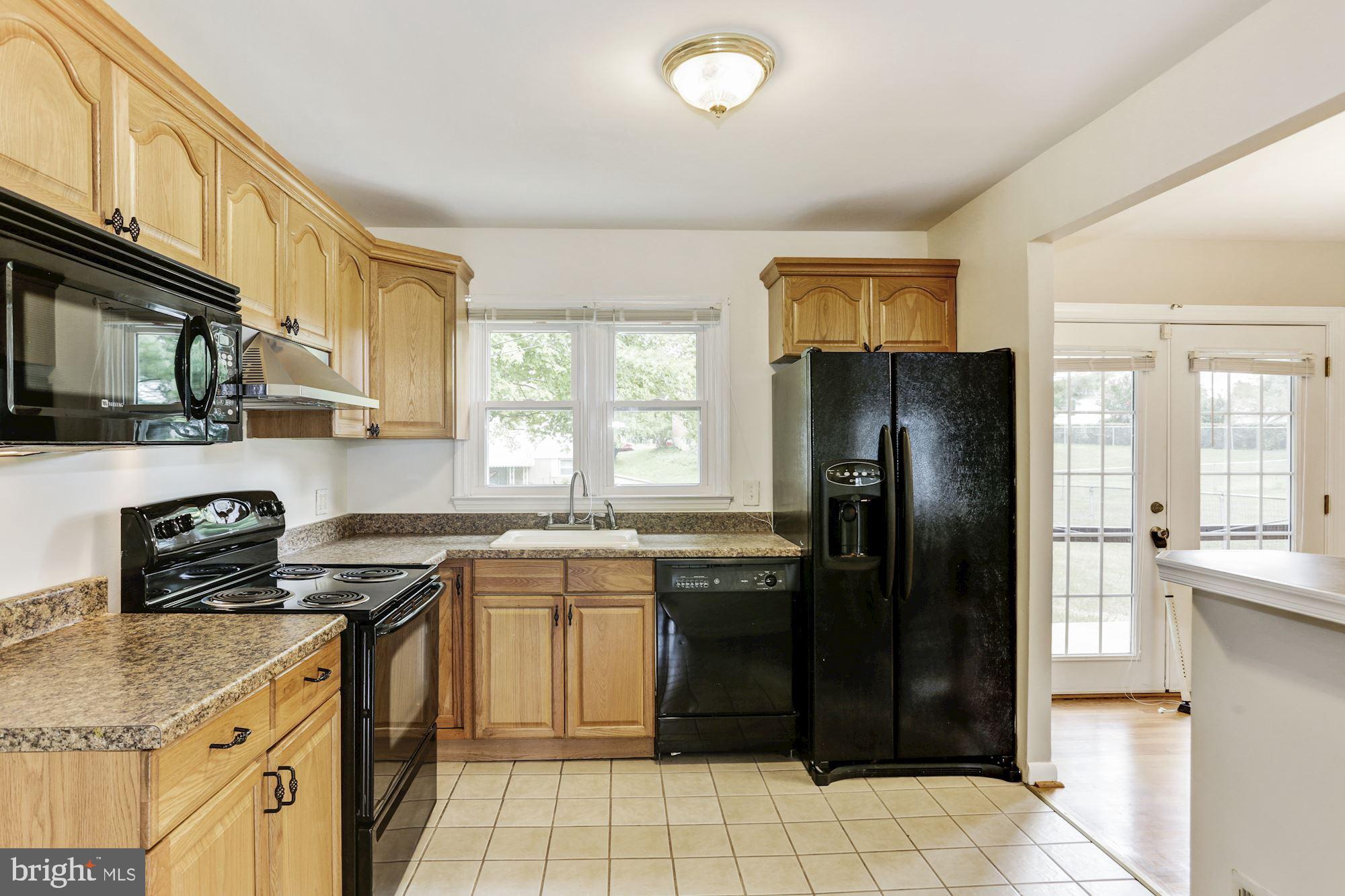1211 Keithmont Road Baltimore, MD 21228 - Photo 5 of 23 Kitchen
