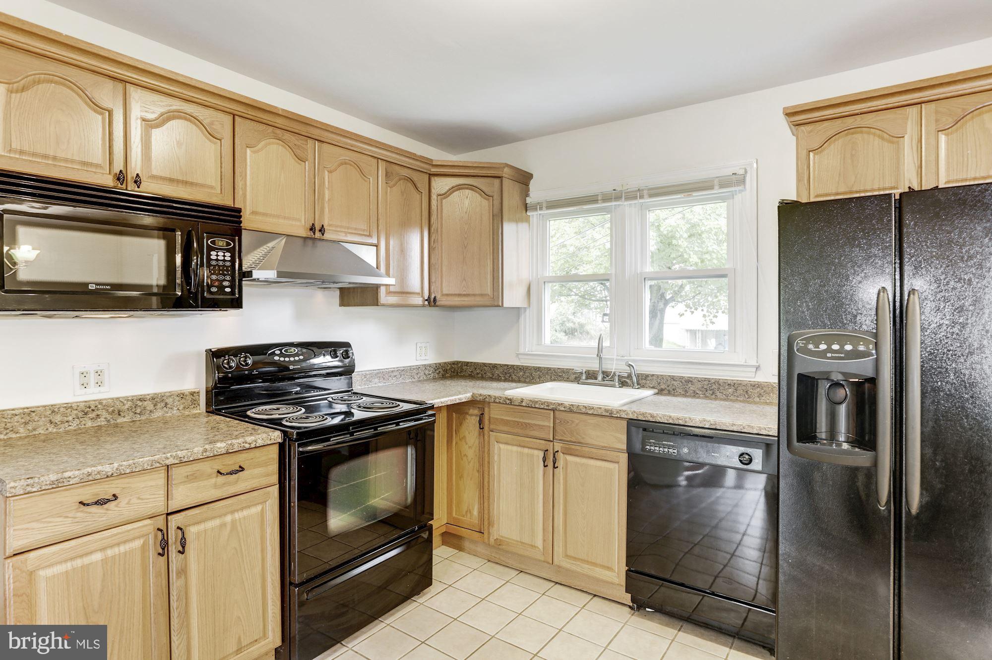 1211 Keithmont Road Baltimore, MD 21228 - Photo 6 of 23 Kitchen