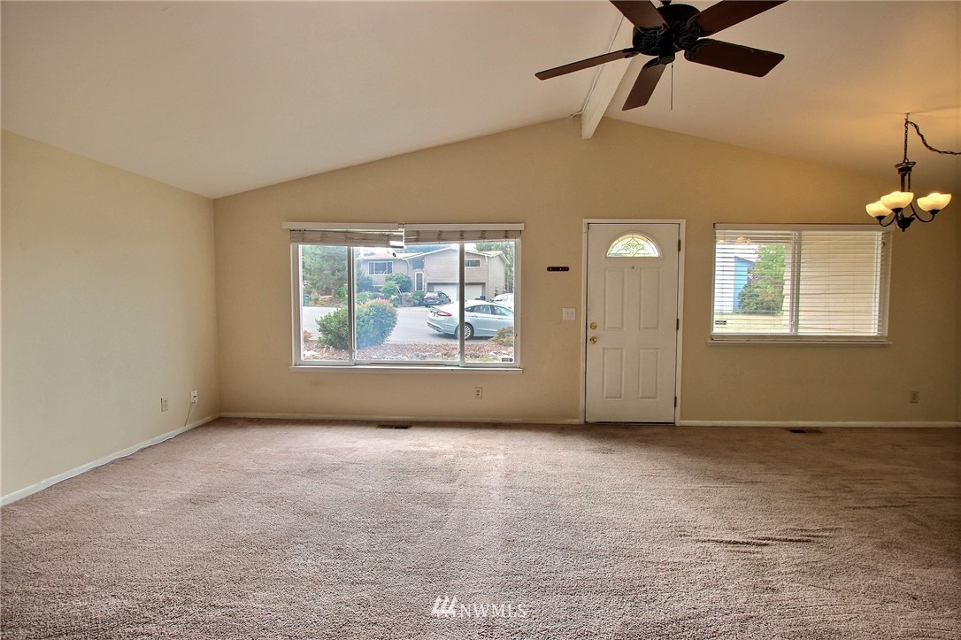 610 South 26th Court Renton, WA 98055 - Photo 3 of 15