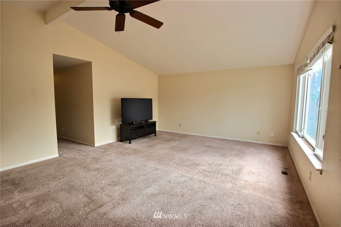 610 South 26th Court Renton, WA 98055 - Photo 5 of 15